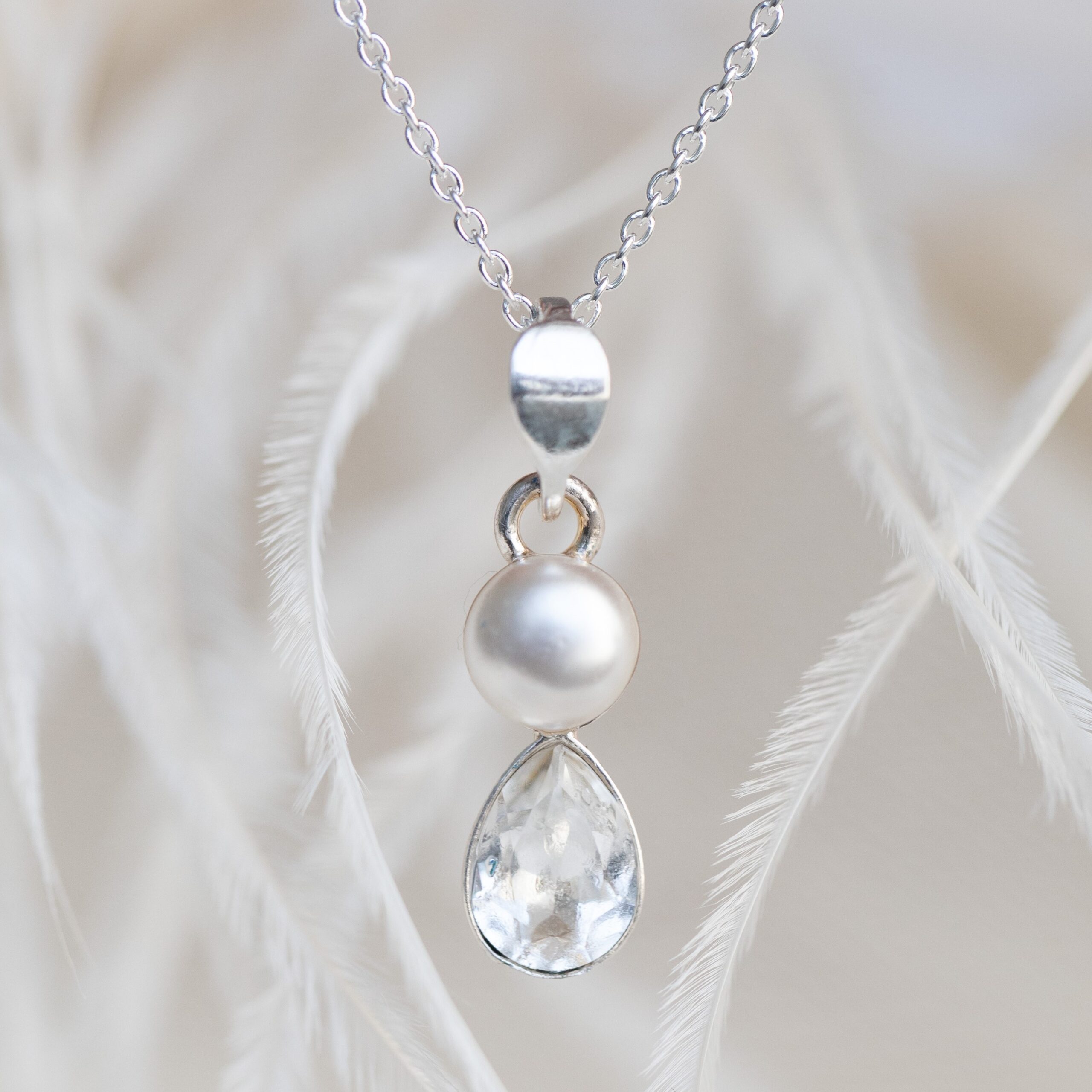 crystal-and-pearl-necklace